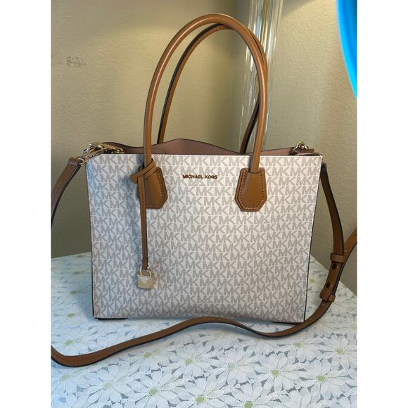 COPY - Michael Kors Shoulder Bag Beige Tan Gold Hardware - Picture 1 of 11